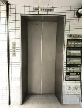 たちばなやビルの外観