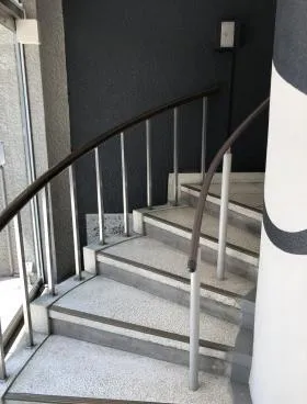 伸幸ビルの外観