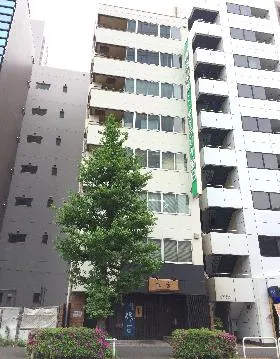報道ビルの外観