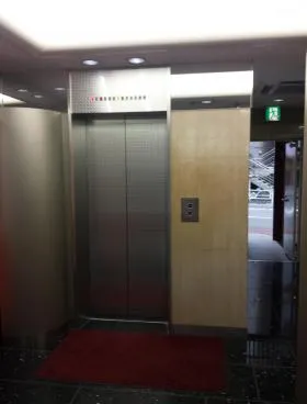 神宮前ハッピービルの外観