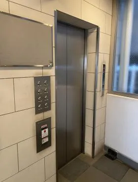 E/FRONTの外観