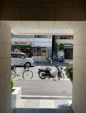 E/FRONTの外観