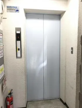 ニュー駿河台ビルの外観