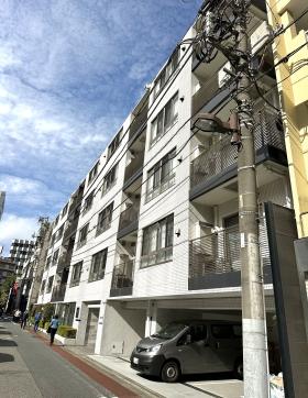 カスタリアお茶の水ビルの外観