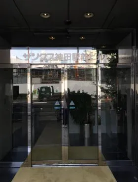 サンクス神田駅前ビルの外観