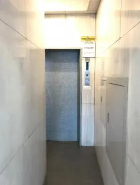 薮下ビルの外観