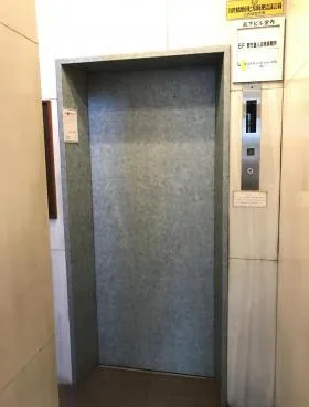 薮下ビルの外観