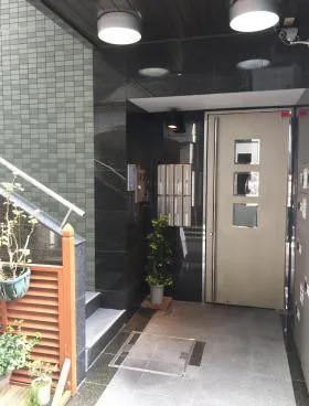 神田駅前プラザビルの外観