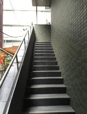 神田駅前プラザビルの外観