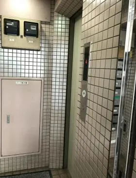 イズミビルの外観
