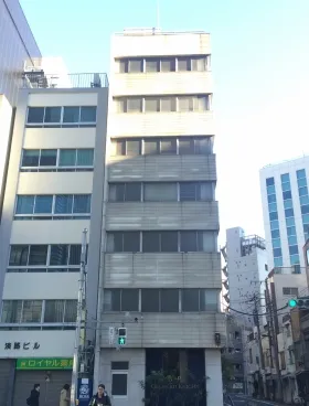 益川ビルの外観