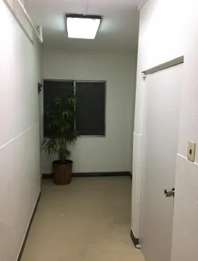 益川ビルの外観
