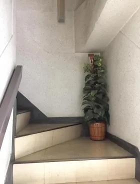 益川ビルの外観