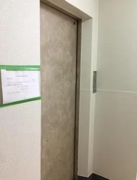 益川ビルの外観