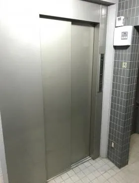 コスモスビルの外観