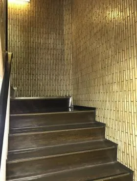 礒見ビルの外観