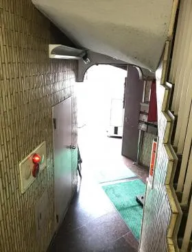 礒見ビルの外観