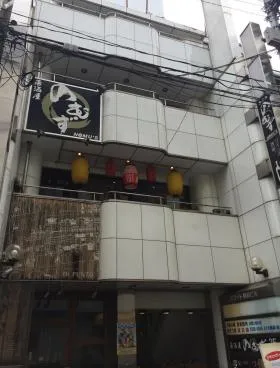 ホワイト駅前ビルの外観