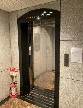 翔和第7神田(旧:MEC)ビルの外観