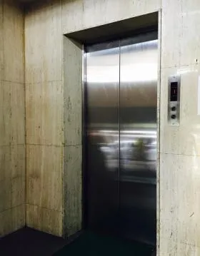 ワッティー本社(旧京測本社)ビルの外観