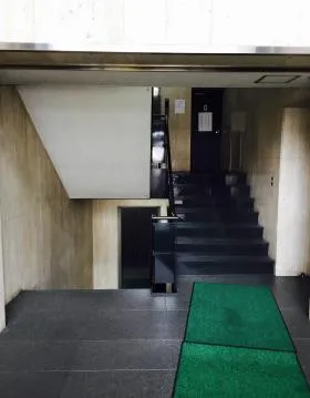 ワッティー本社(旧京測本社)ビルの外観