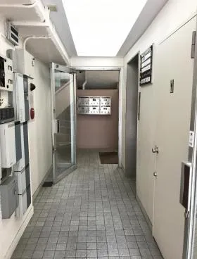 由良ビルの外観