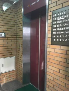 八木ビルの外観