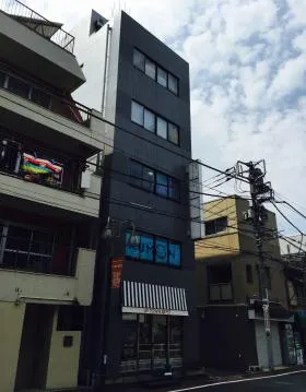 いし山ビルの外観