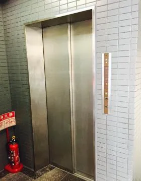 いし山ビルの外観