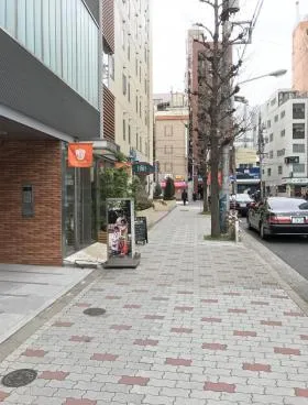 上野鈴乃屋本店ビルの外観