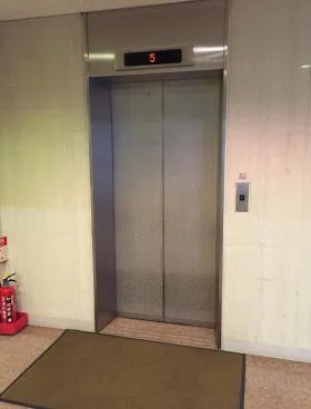 MYビルの外観