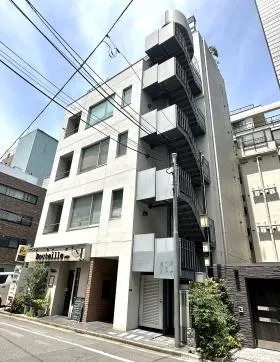 上野パストラルビルの外観