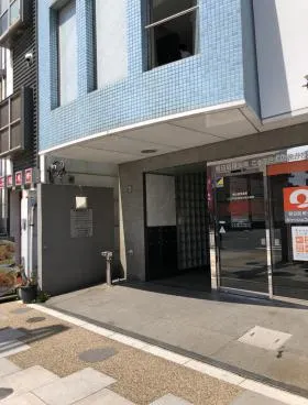 中央スカイビルの外観