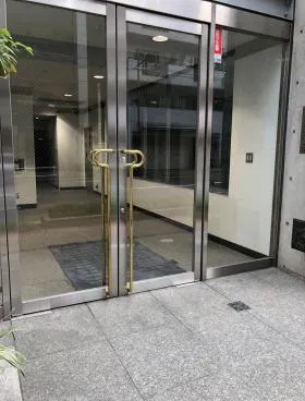 GLASSTAGEの外観