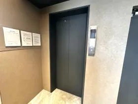 クレス不動産神田(旧:THE CORNER KANDA)ビルの外観