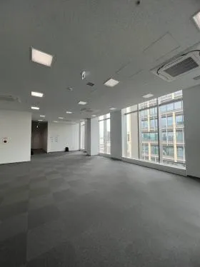 AYビルの外観