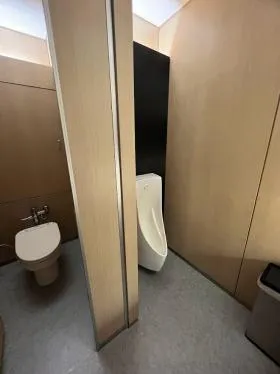 AYビルの外観
