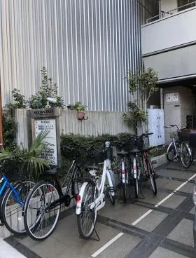 モダンビルの外観