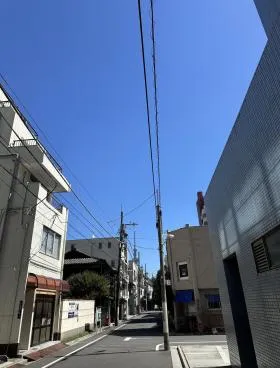 モダンビルの外観