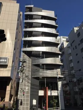 上野コアビル(旧上野三生ビル)の外観