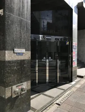 カミナガビルの外観
