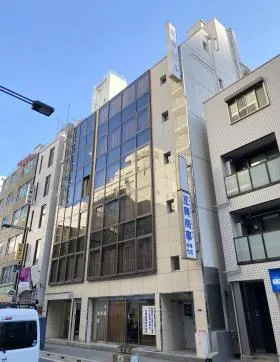 互興ビルの外観