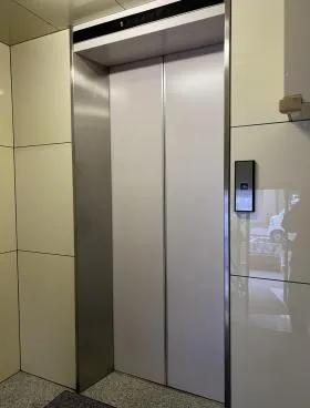互興ビルの外観