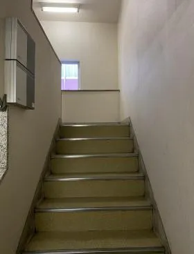互興ビルの外観
