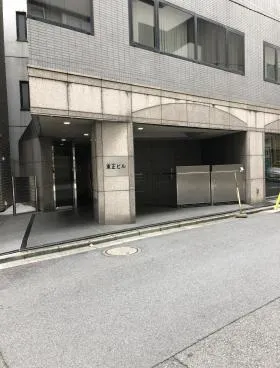 東正ビルの外観