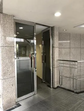 東正ビルの外観