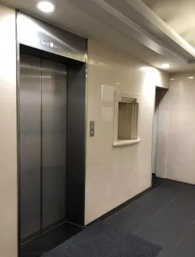 東正ビルの外観