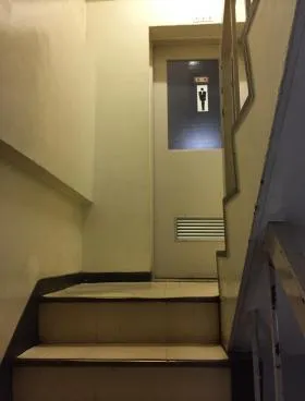 司ビル別館の外観