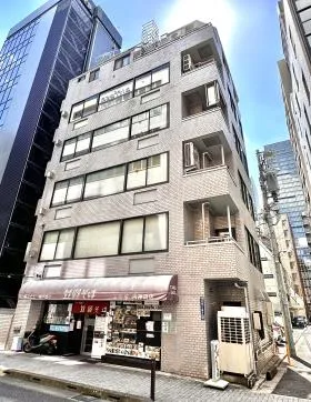 松苗ビルの外観