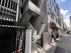 松苗ビルの外観